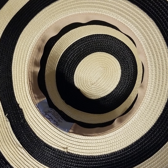 Kate Landry Cream & Black Chic Striped Floppy Summer Sun Hat - Picture 4 of 9